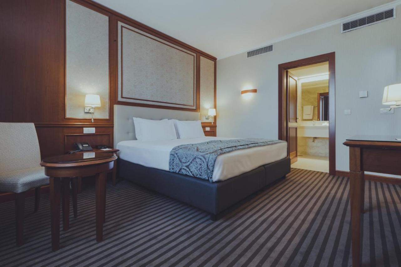 Holiday Inn Skopje By Ihg Экстерьер фото