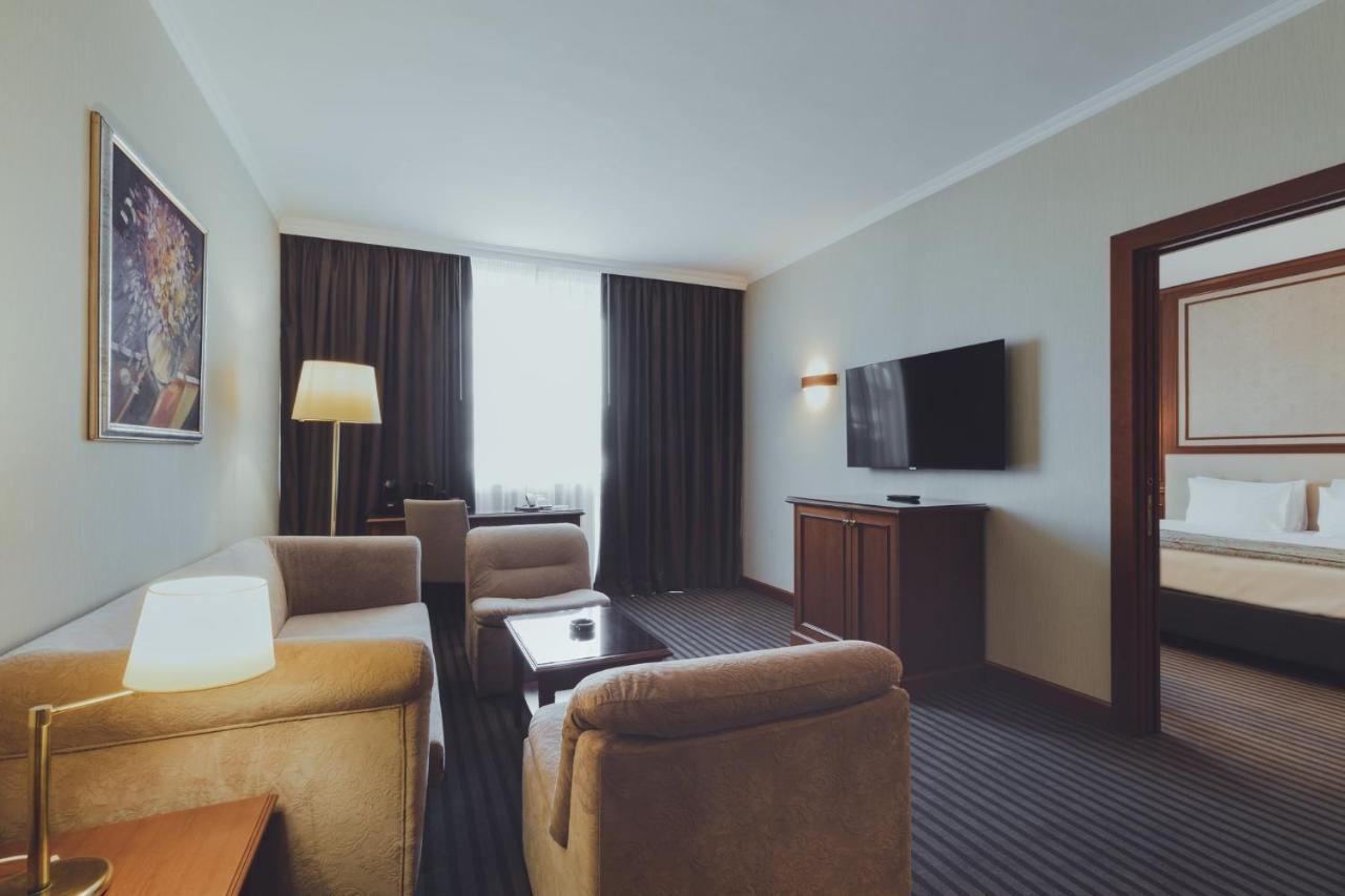 Holiday Inn Skopje By Ihg Экстерьер фото