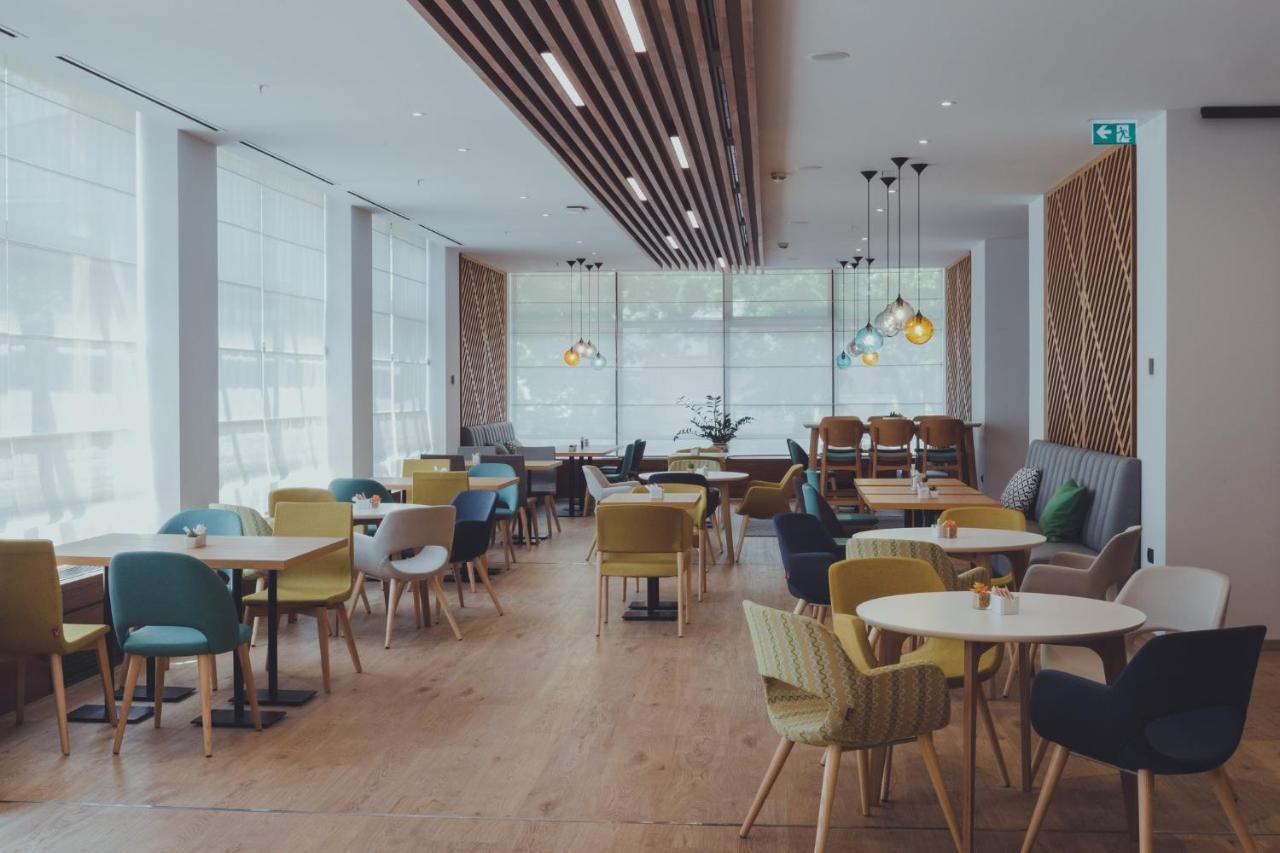 Holiday Inn Skopje By Ihg Экстерьер фото