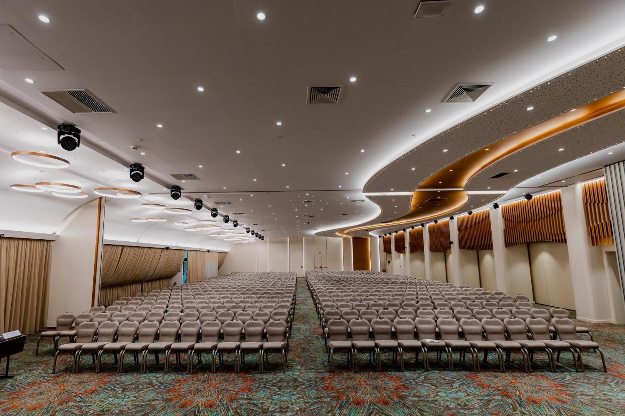 Holiday Inn Skopje By Ihg Экстерьер фото