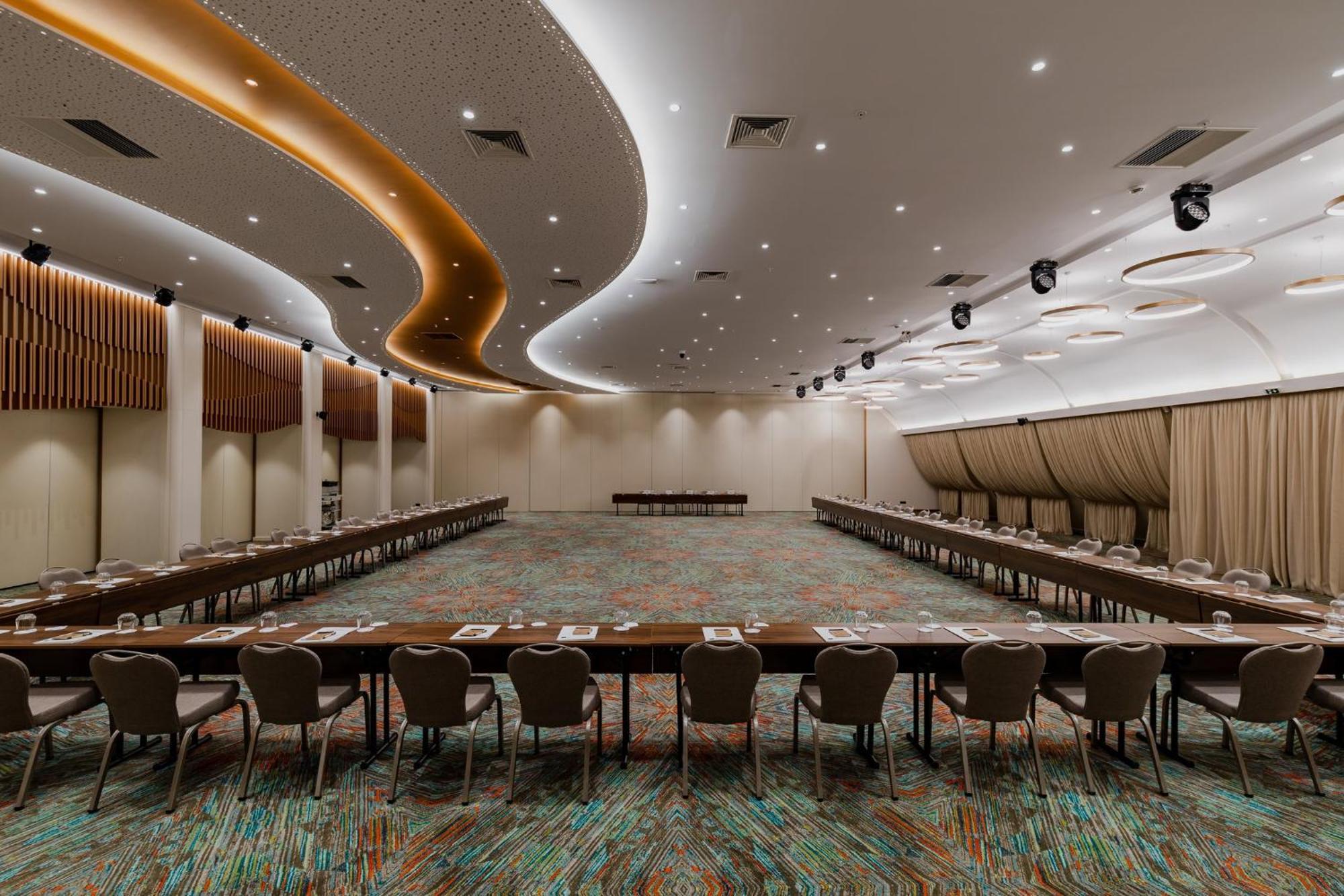 Holiday Inn Skopje By Ihg Экстерьер фото