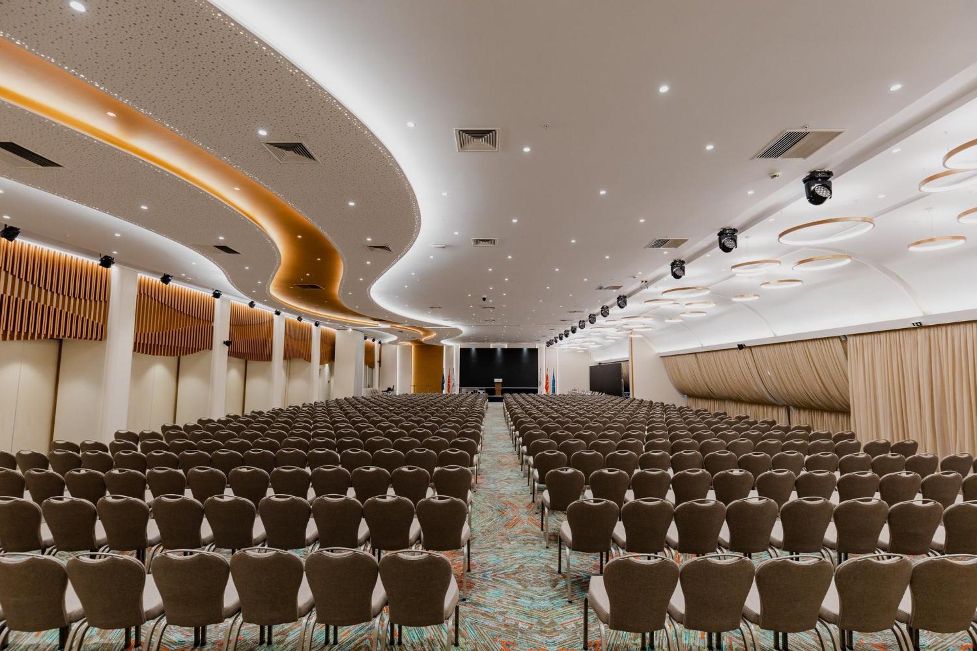 Holiday Inn Skopje By Ihg Экстерьер фото