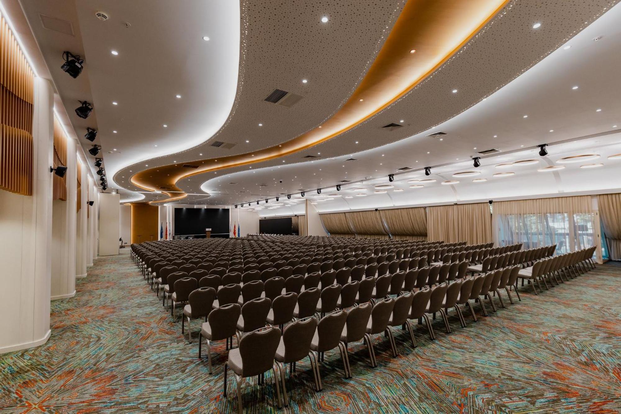 Holiday Inn Skopje By Ihg Экстерьер фото